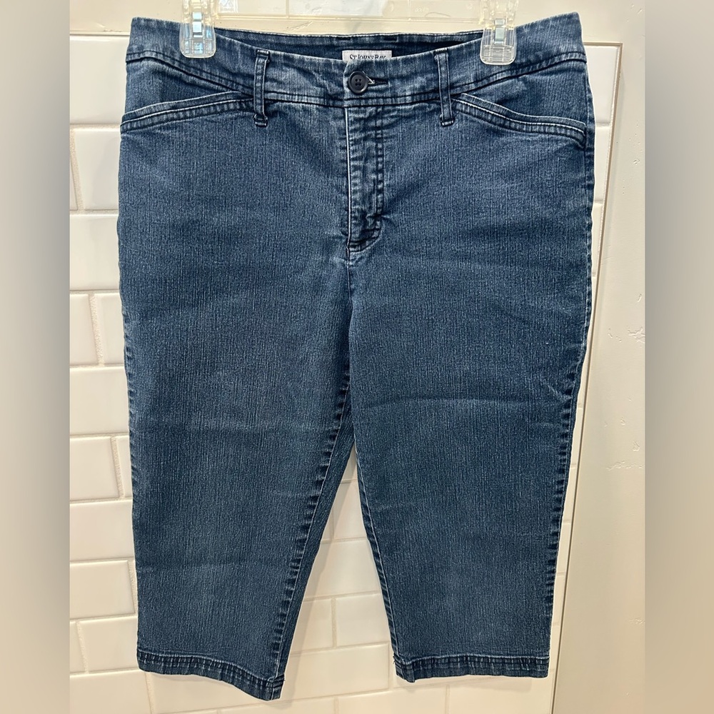 St. John's Bay Women's Denim Capri Pants Size 12